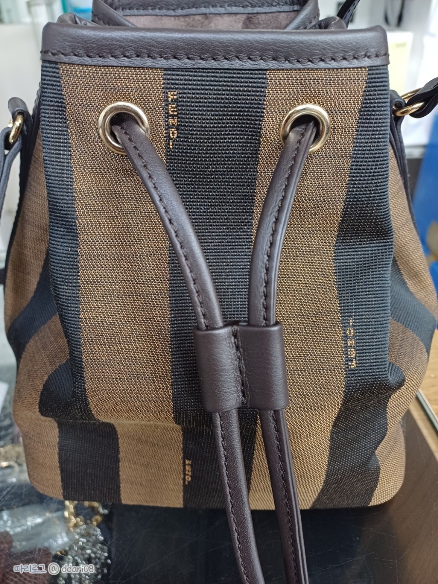 235149625_hkYln50S_f570f7c538fc2b303224616e80c09dbb55463ec0.jpg 이미지크게보기